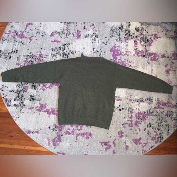 J Crew mens scottish wool olive green sweater! - Picture 3 of 3